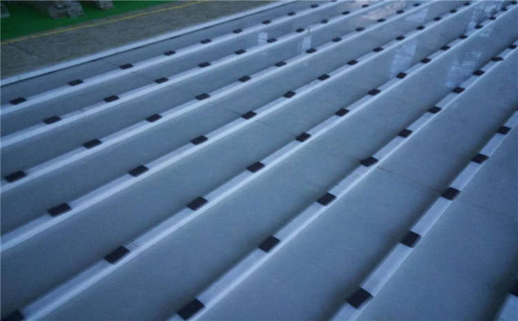 松木舞臺木地板怎么維修？