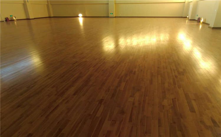 籃球場運動木地板保養