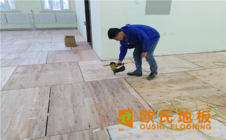 實(shí)木運(yùn)動(dòng)地板