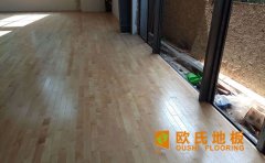 學(xué)校籃球場(chǎng)木地板價(jià)格是多少