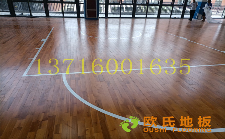 江蘇宿遷富民路學(xué)校體育館木地板案例-歐氏運(yùn)動(dòng)木地板廠家